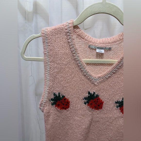 Kimchi Blue Jones Sparkly Printed Sweater Vest - Picture 7 of 9